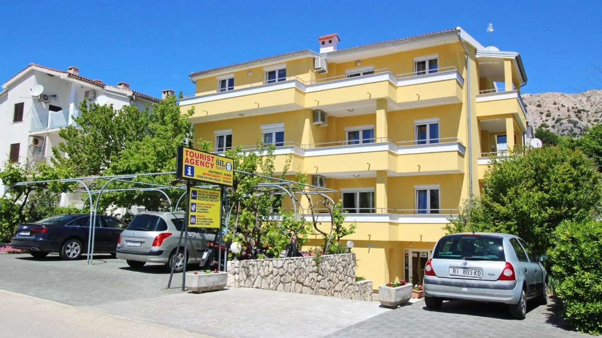 Modern Eingerichtete Apartment Fuer 2 Personen, Klimatisiert, Freie Parkplatz Und Wi-Fi, Grillmoegligkeit Baska