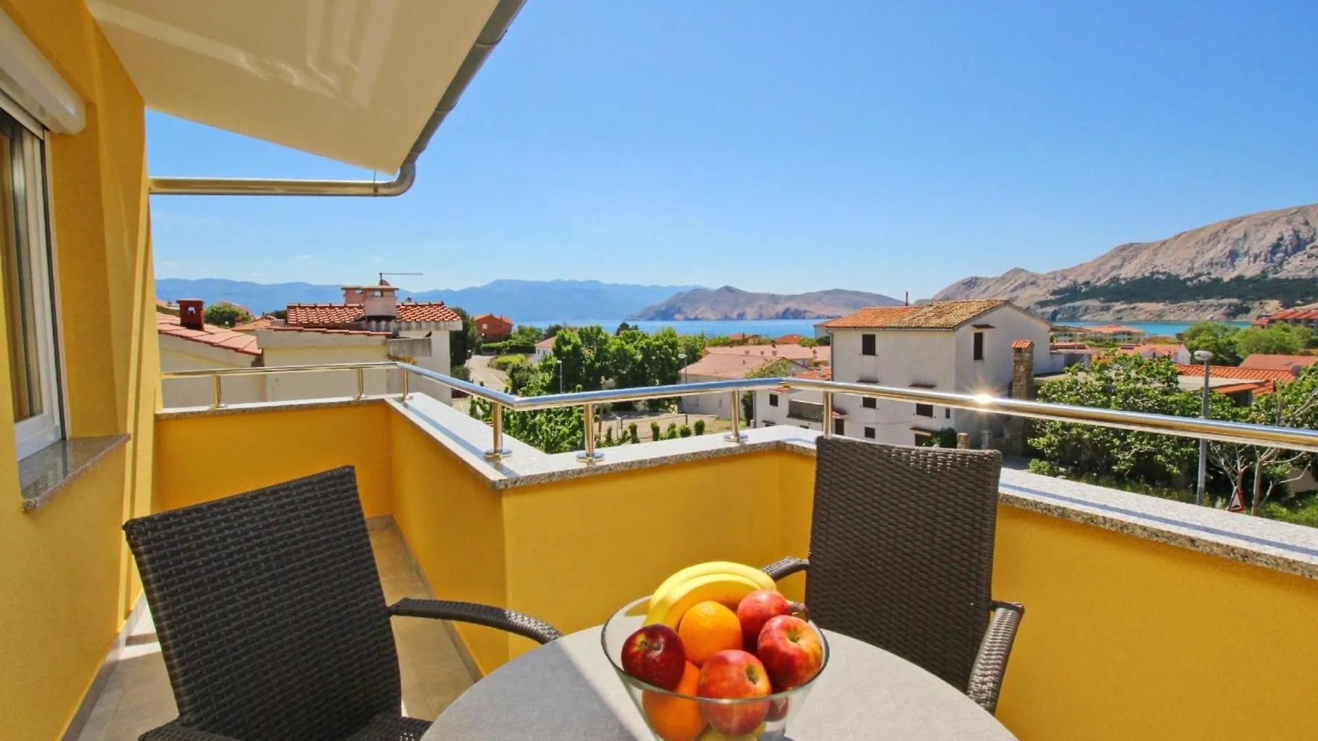 Modern Eingerichtete Apartment Fuer 2 Personen, Klimatisiert, Freie Parkplatz Und Wi-Fi, Grillmoegligkeit Baska  Croatia